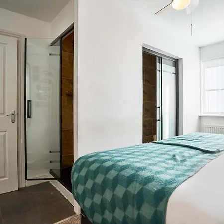 Host & - Honeycomb House Holiday home Launceston